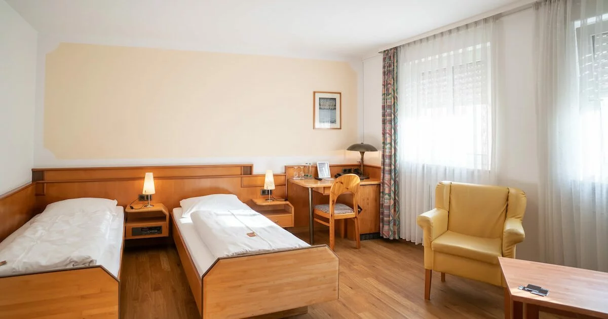 Twin room in hotel in Erlangen | Altstadt Hotel Grauer Wolf