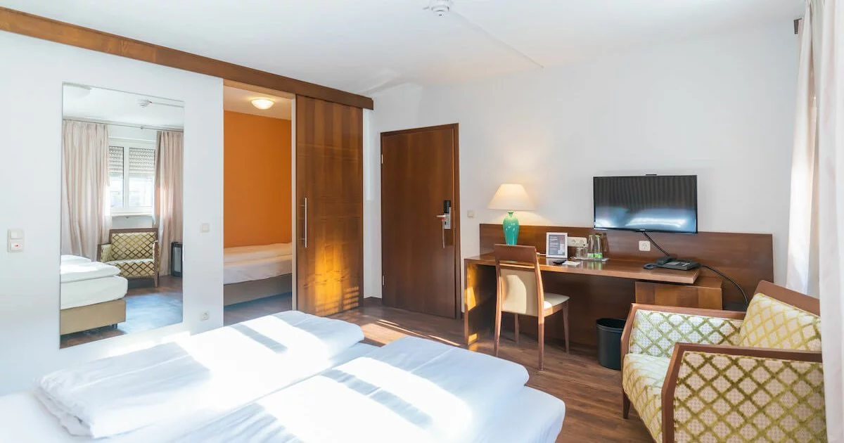 Triple room in hotel in Erlangen | Altstadt Hotel Grauer Wolf