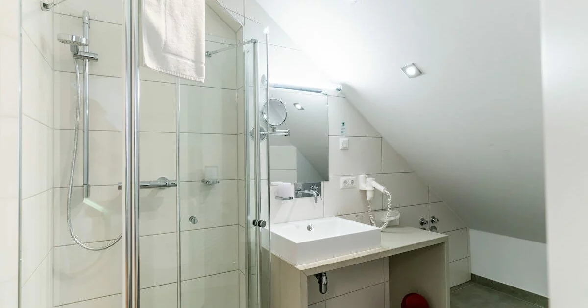Bathroom in double room in hotel in Erlangen | Altstadt Hotel Grauer Wolf