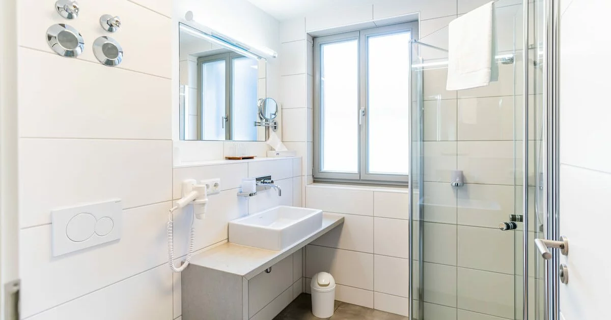 Bathroom in double room in hotel in Erlangen | Altstadt Hotel Grauer Wolf